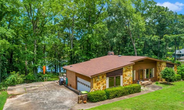 526 Stagecoach Drive