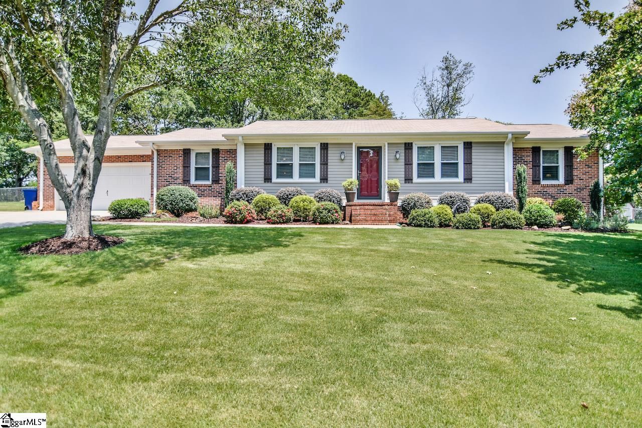 Property image 1 at 111 Menlo Drive, Simpsonville, SC 29680