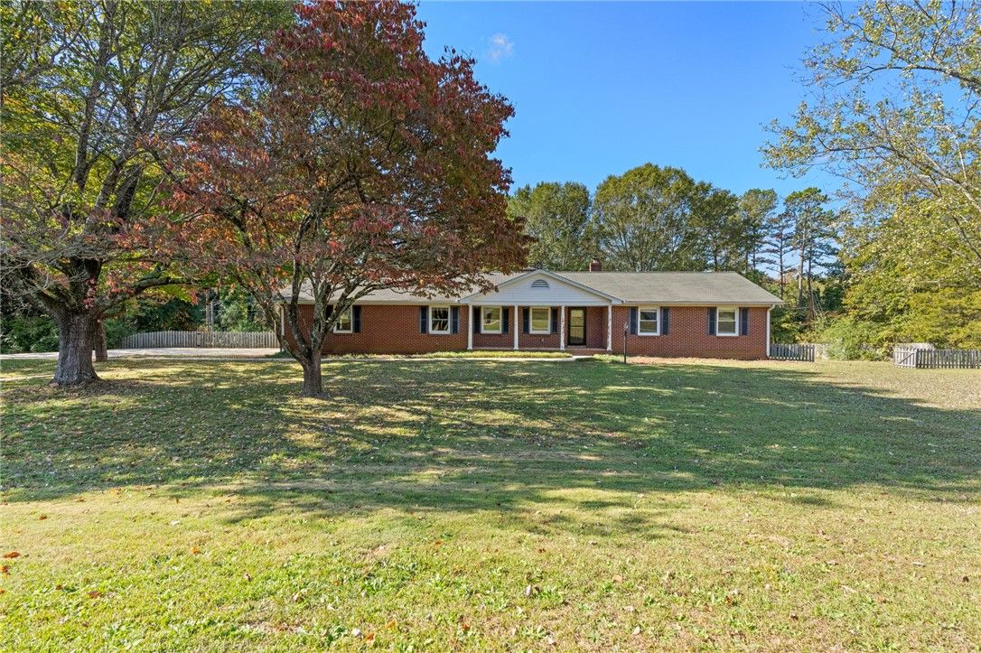 Property image 1 at 206 Blue Ridge Drive, Clemson, SC 29631