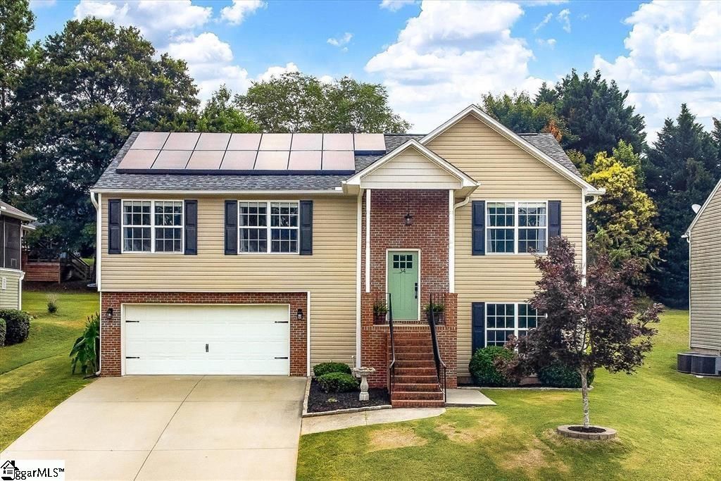 Main image of property at 34 Spring Fellow Lane, Taylors, SC 29687-1714