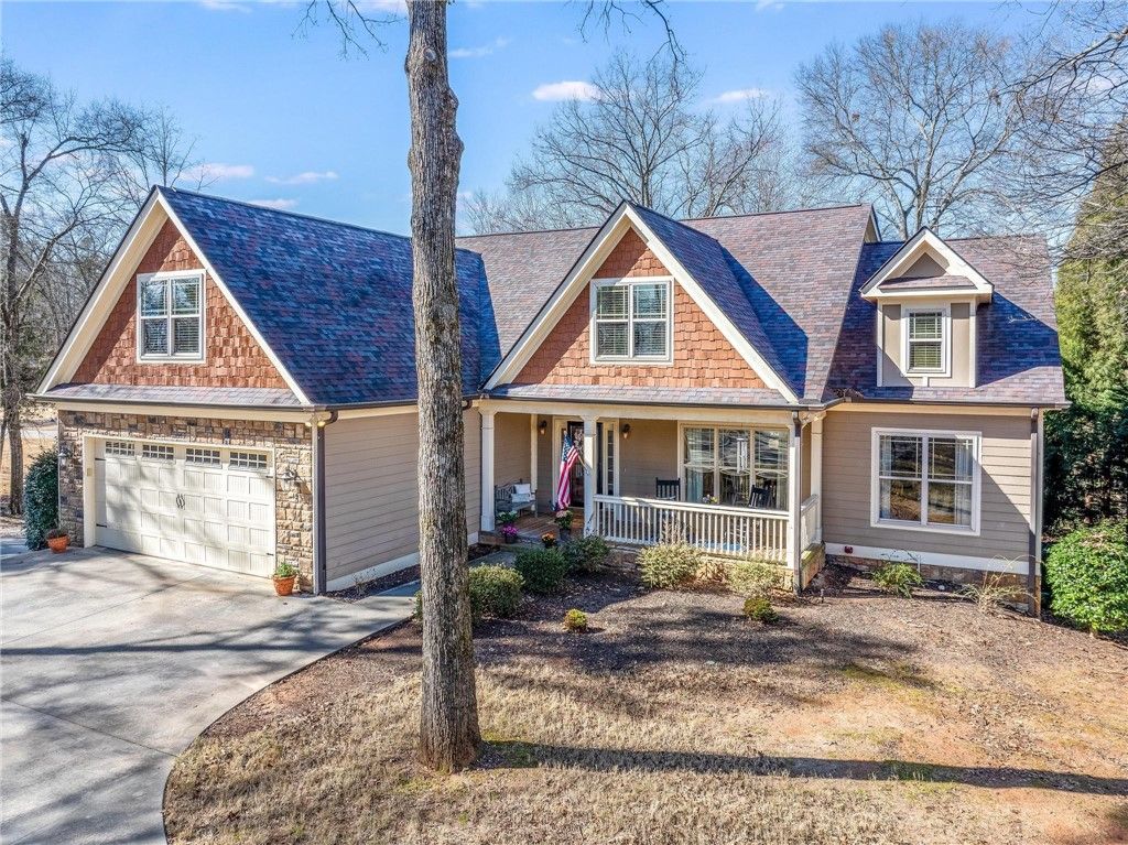 Main image of property at 15 Crawford's Ferry Pt, Hartwell, SC 30643