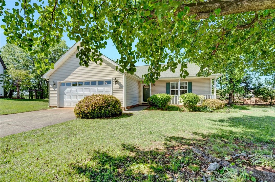 Property image 3 at 121 Meadow Hill Way, Taylors, SC 29687