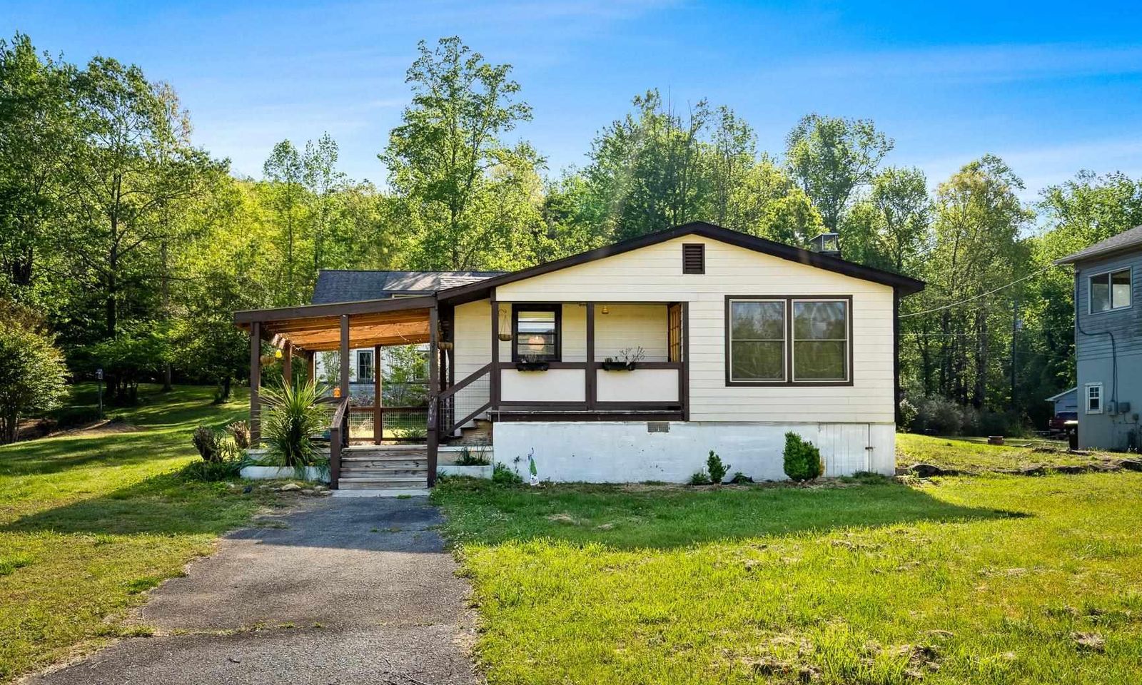 Property image 1 at 1321 E Lakeshore Drive, Landrum, SC 29356