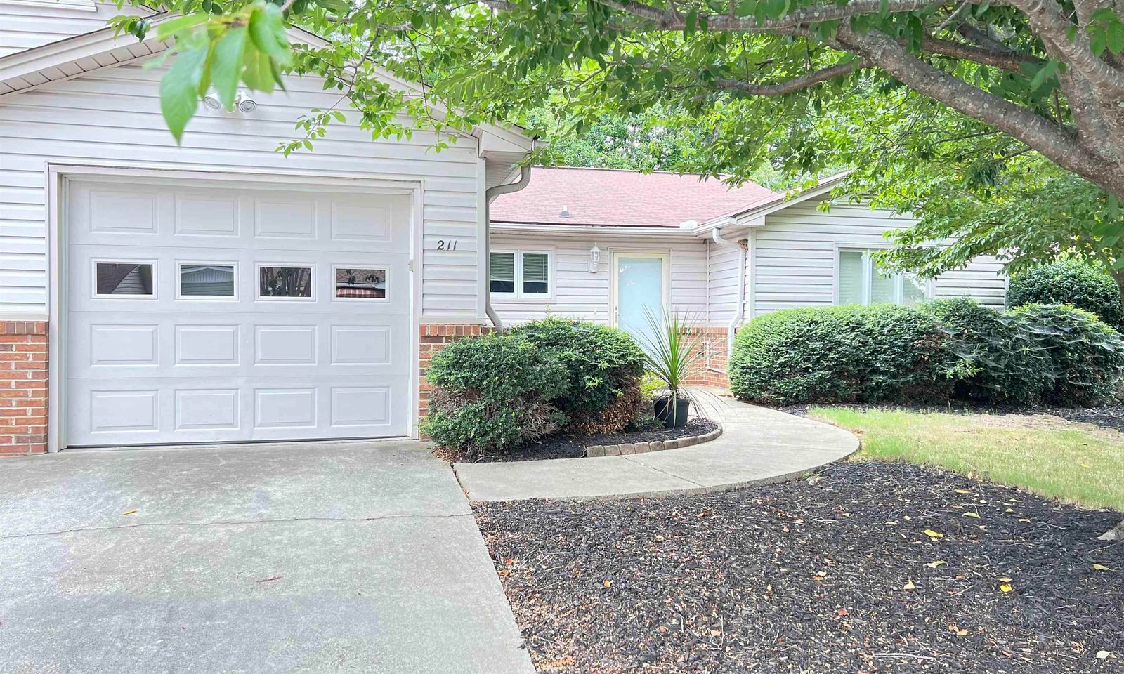 Property image 1 at 211 Lakeside Circle, Greenville, SC 29615