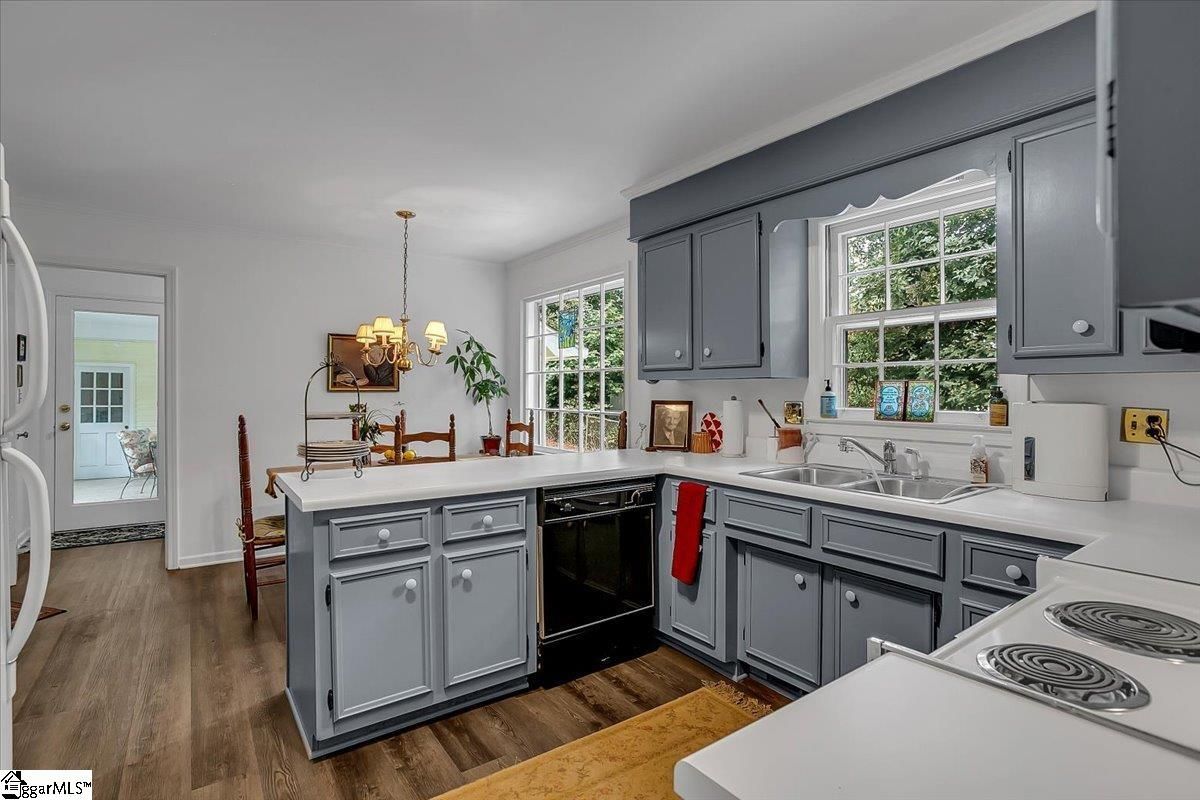 Property image 4 at 402 Foxcroft Road, Greenville, SC 29615