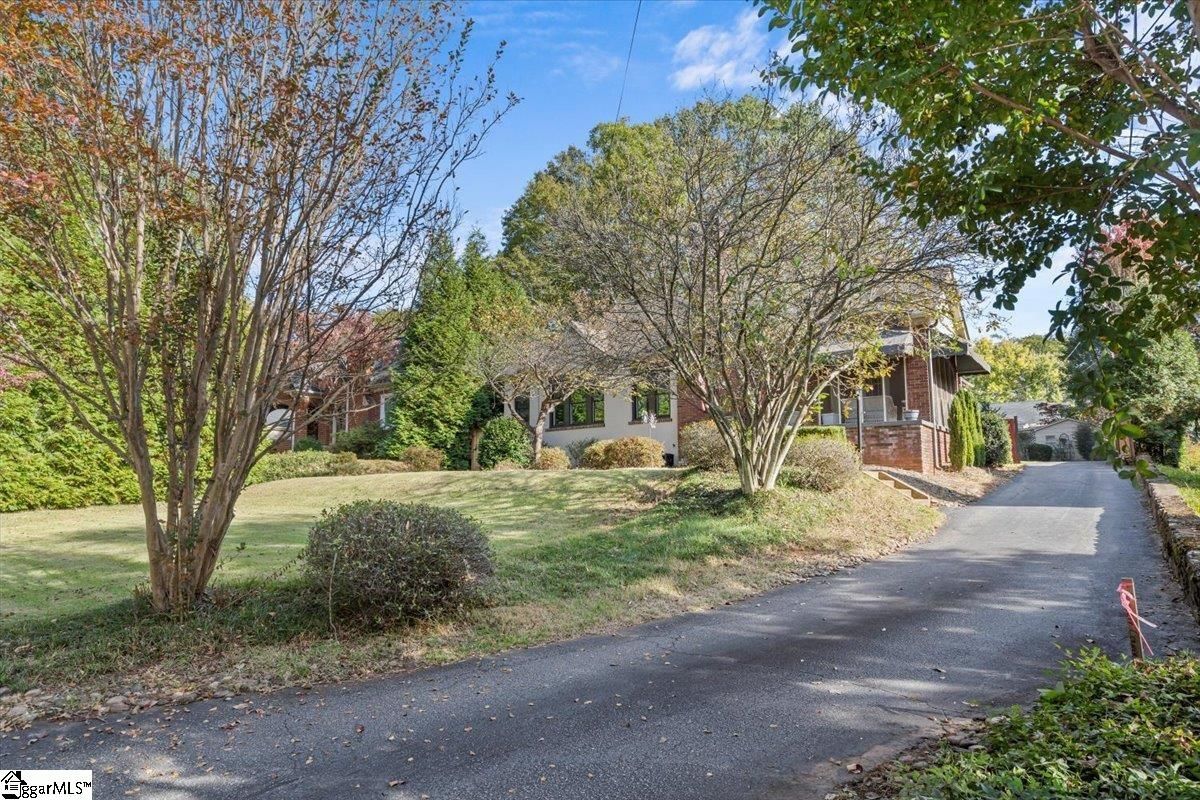 Property image 2 at 13 Augusta Court, Greenville, SC 29605