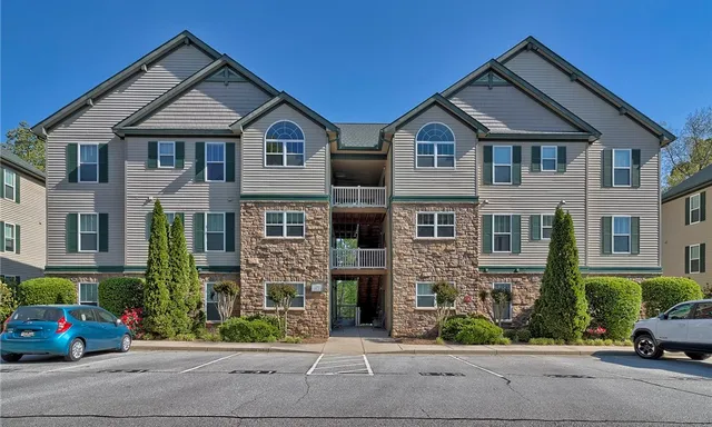 202 Kings Pointe Drive