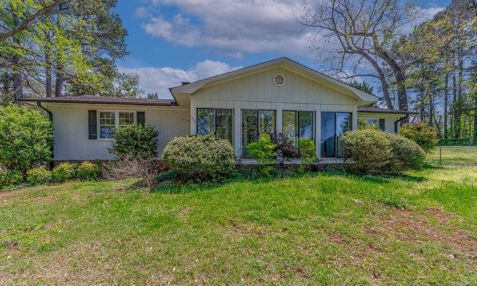 Property image 3 at 325 Wall Street, Campobello, SC 29322