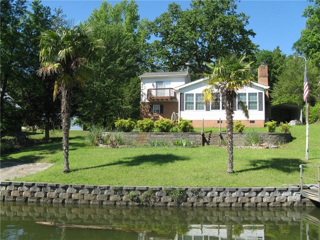 Main image of property at 411 Black Road, Abbeville, SC 29620
