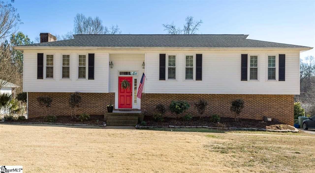 Property image 1 at 207 Barrett Drive, Mauldin, SC 29962