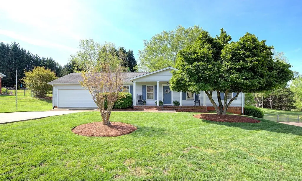 39 Rollingreen Road