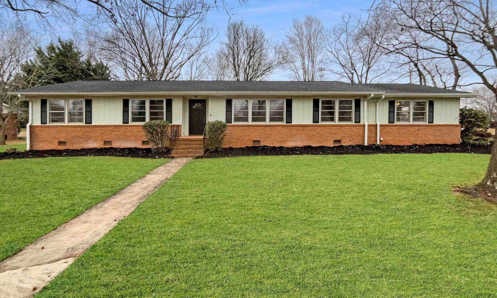 Main image of property at 8 Howell Circle, Greenville, SC 29615