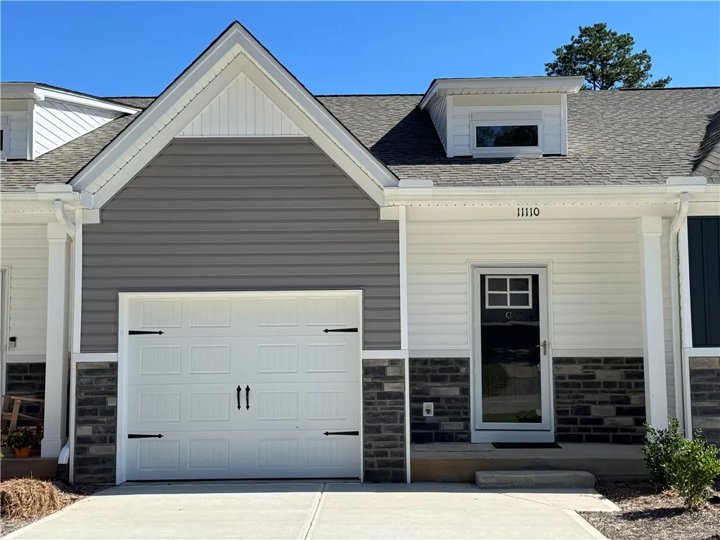 Willow Creek Townes, Seneca Community