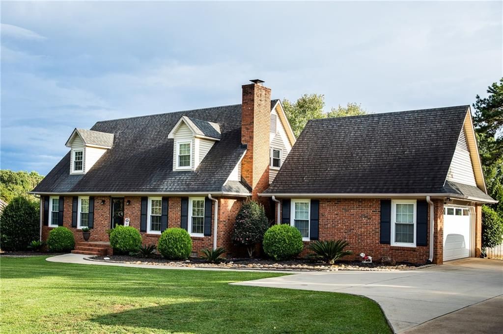 Main image of property at 1107 Oak Hill Drive, Anderson, SC 29621