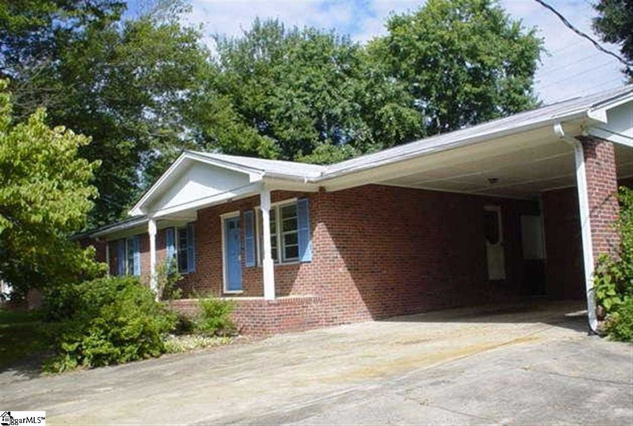 Main image of property at 11 Marlow Lane, Taylors, SC 29687-3987