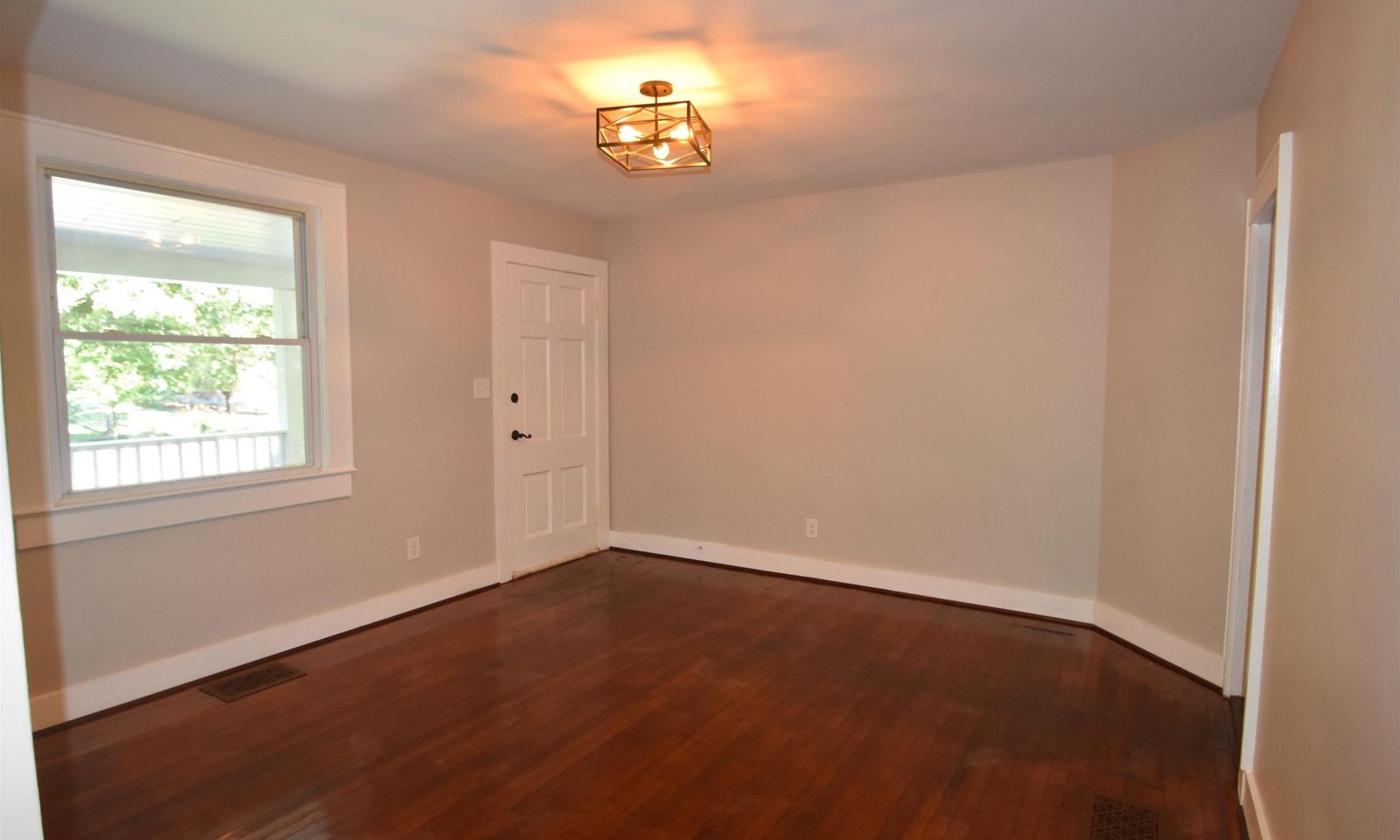Property image 2 at 137 S Cleveland Street, Spartanburg, SC 29303