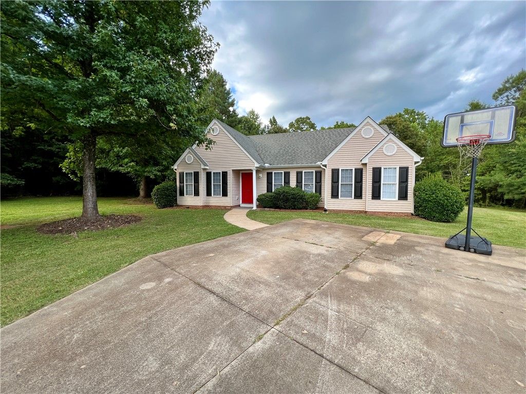 Property image 1 at 306 Royal Avenue, Walhalla, SC 29691