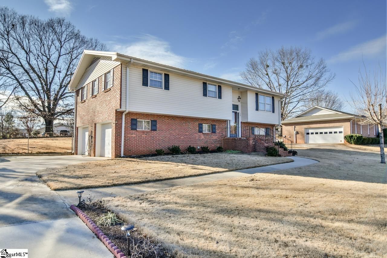 Main image of property at 104 Basswood Drive, Mauldin, SC 29662
