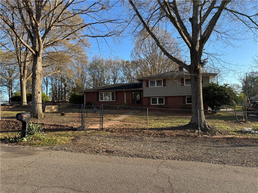 Main image of property at 125 Victorian Drive, Anderson, SC 29625