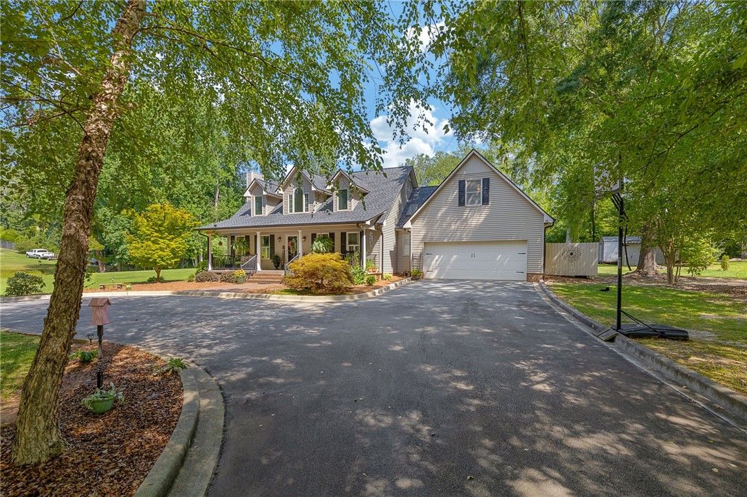 Property image 3 at 300 Horseshoe Drive, Seneca, SC 29678
