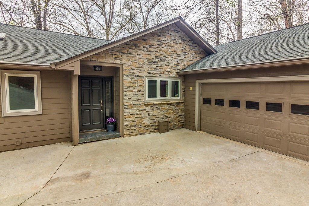 Property image 3 at 303 Harbor Drive, Seneca, SC 29672