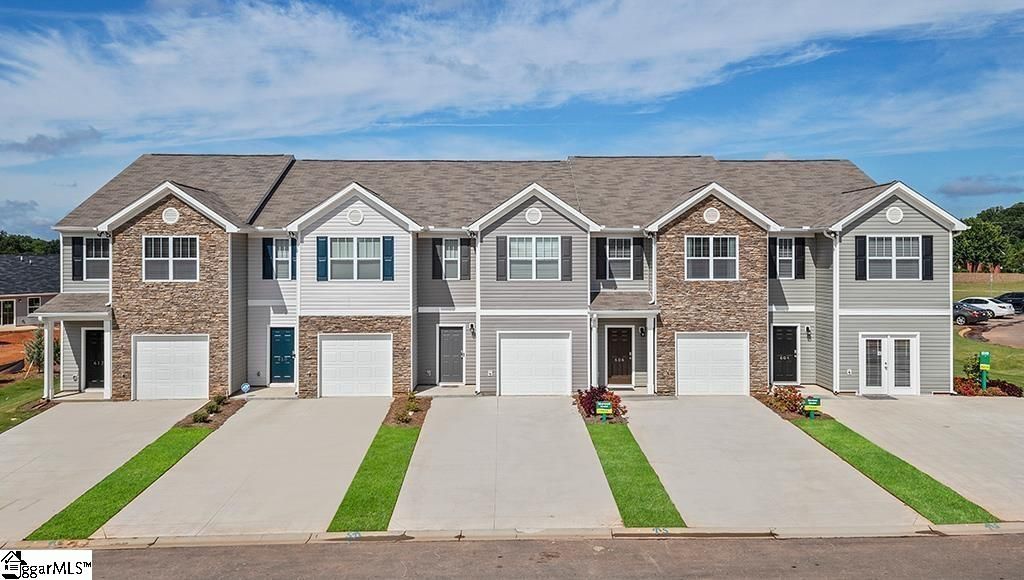 Main image of property at 1333 Wunder Way, Boiling Springs, SC 29316