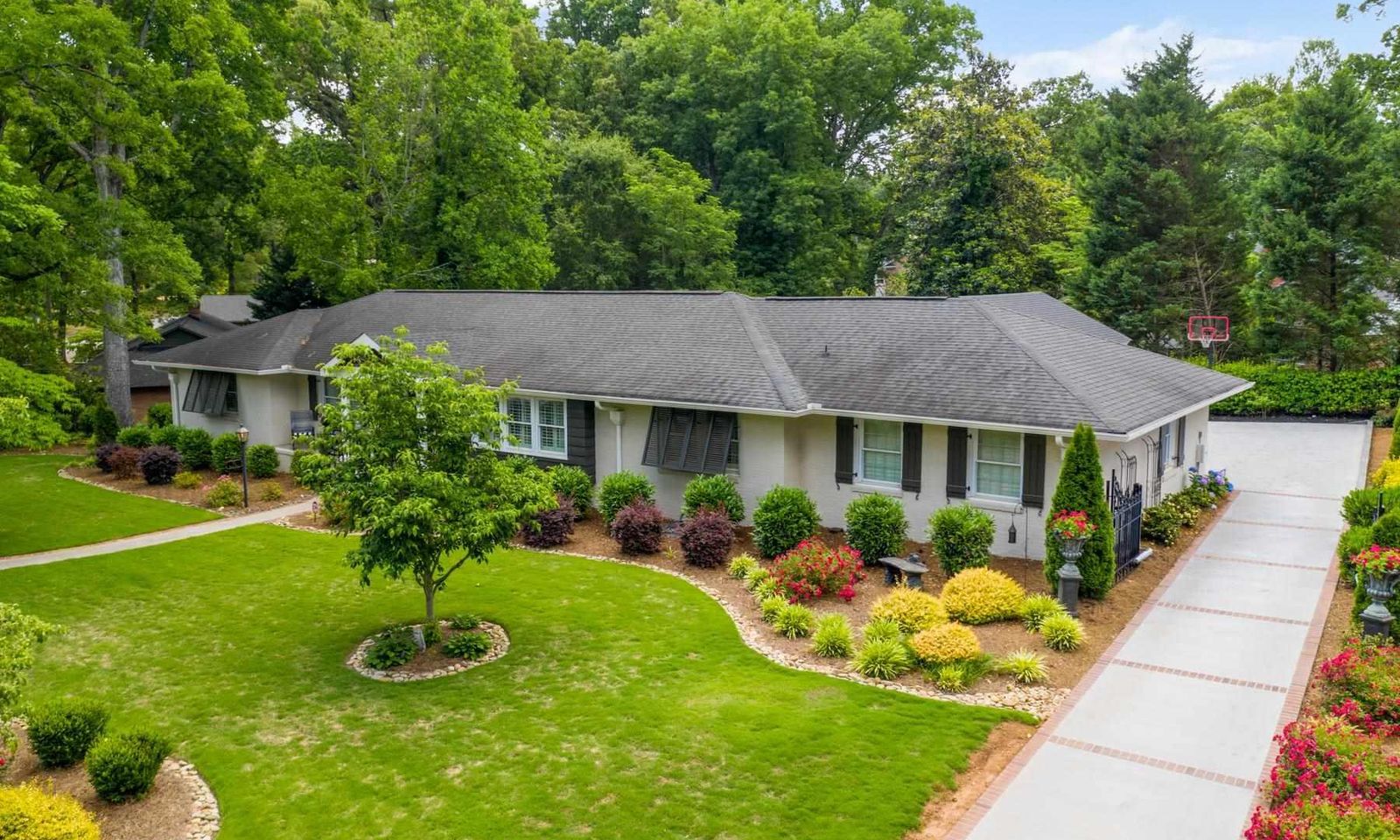 Property image 3 at 10 Botany Road, Greenville, SC 29615