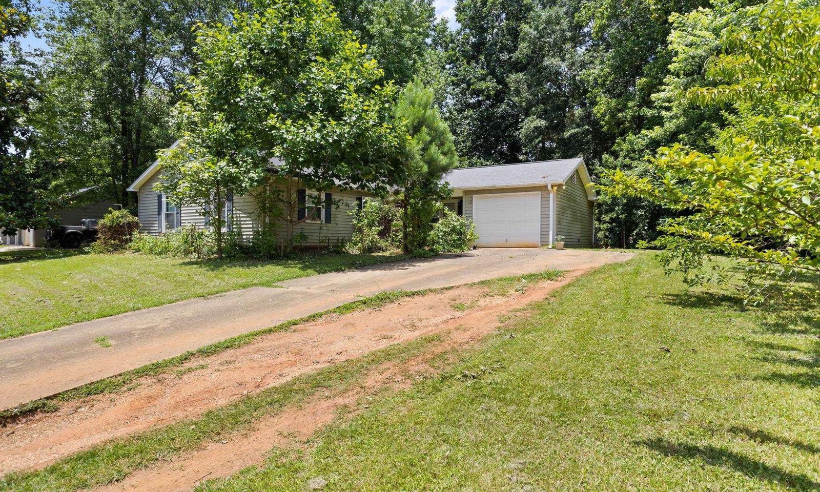 Property image 2 at 217 Hunters Trail, Greenville, SC 29615-4026