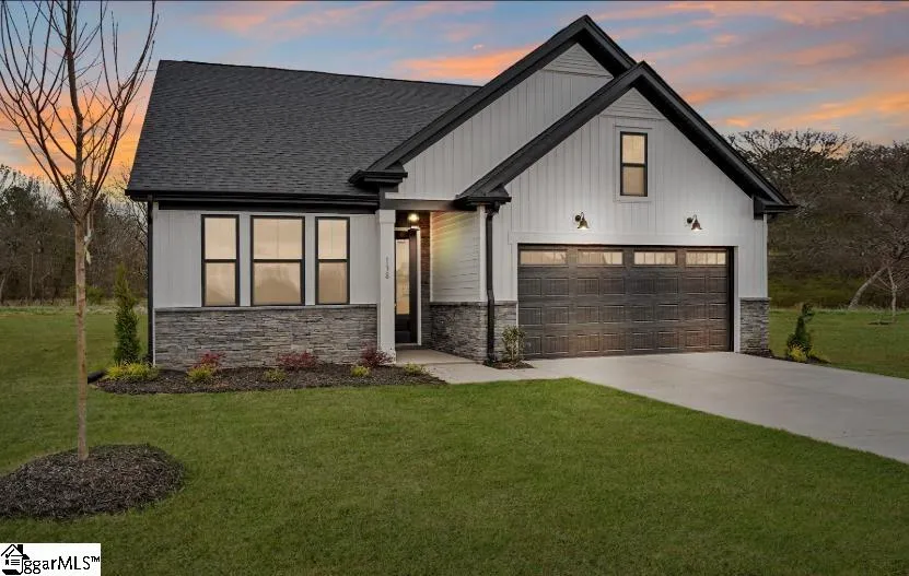 Eagle Creek, Central Community