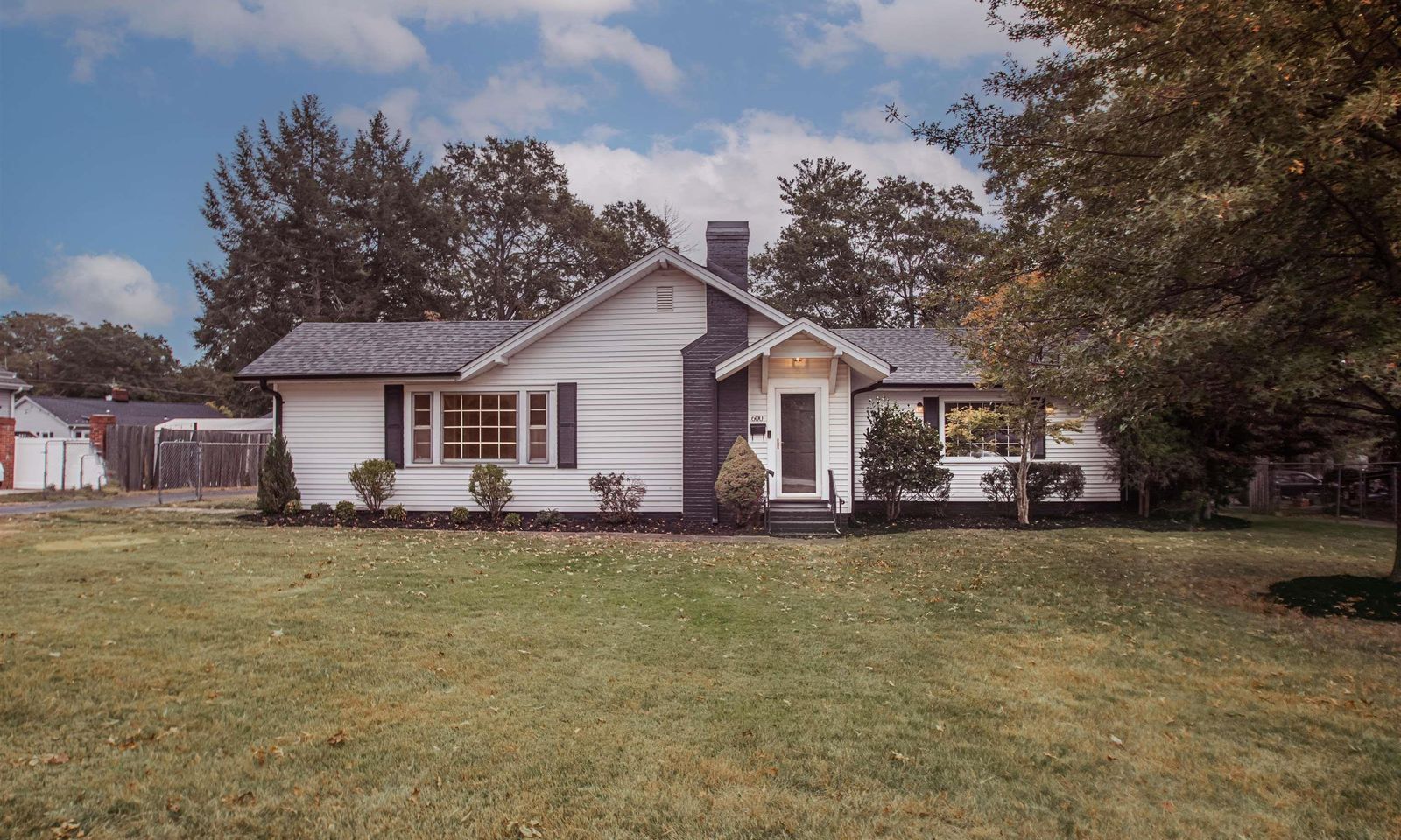 Main image of property at 600 E 2nd Avenue, Easley, SC 29642