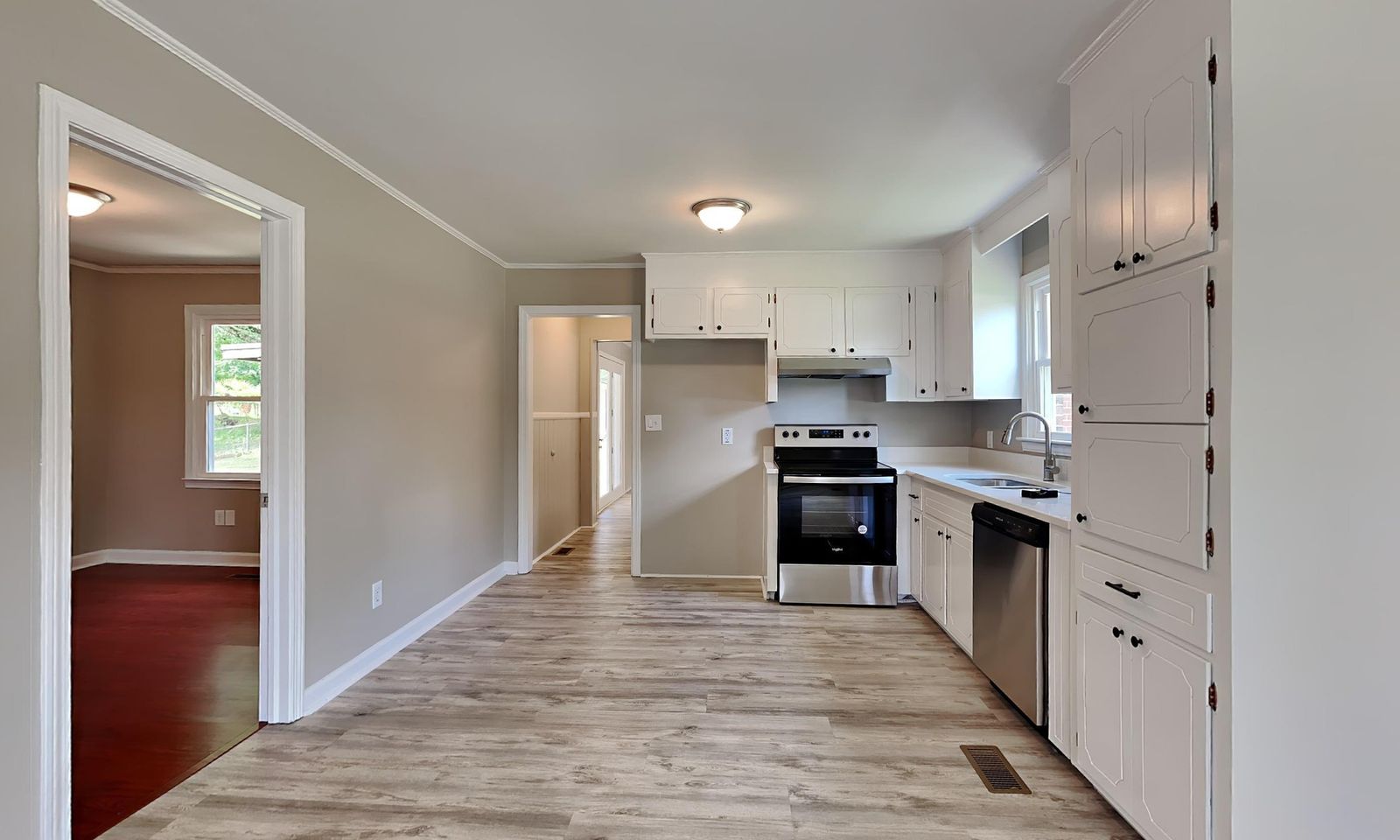 Property image 3 at 407 Avon Drive, Taylors, SC 29687-3947