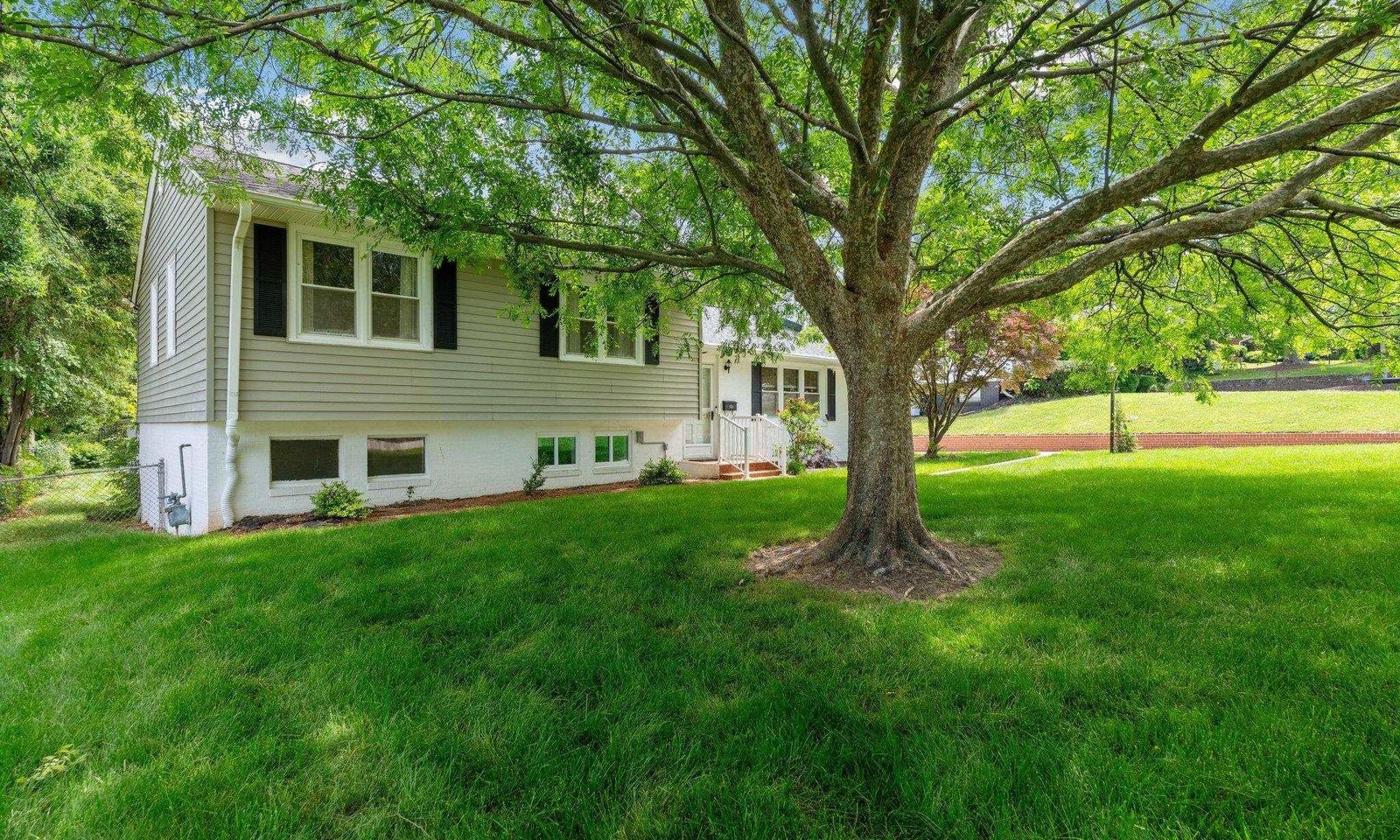 Property image 3 at 28 Lullwater Road, Greenville, SC 29607