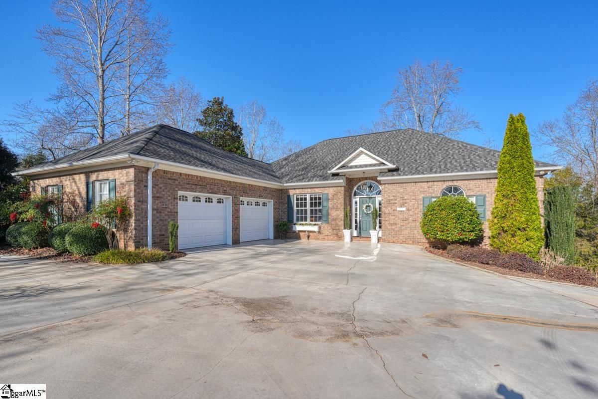 Main image of property at 564 Thorn Cove Drive, Chesnee, SC 29323