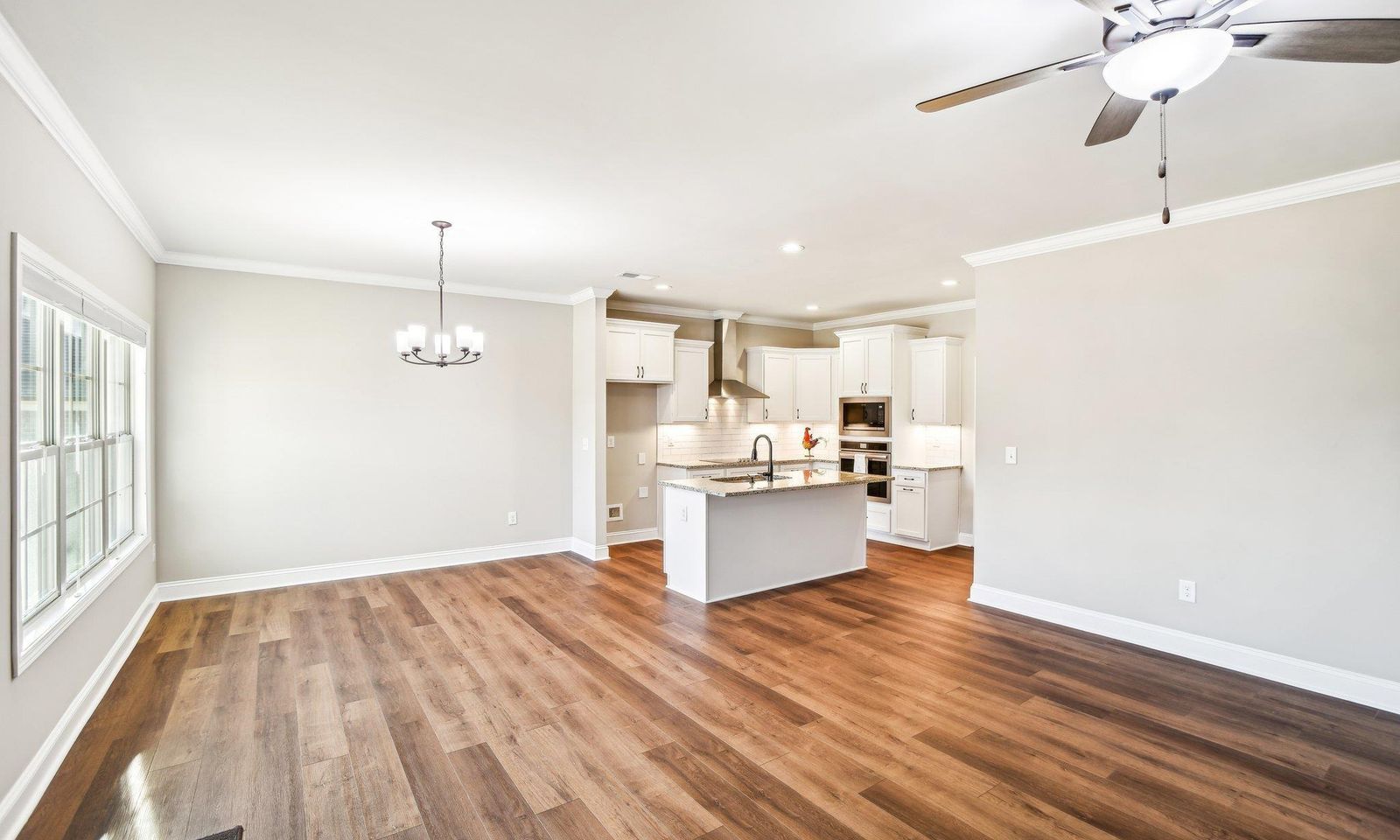Property image 4 at 122 Silverlimb Lane, Taylors, SC 29687