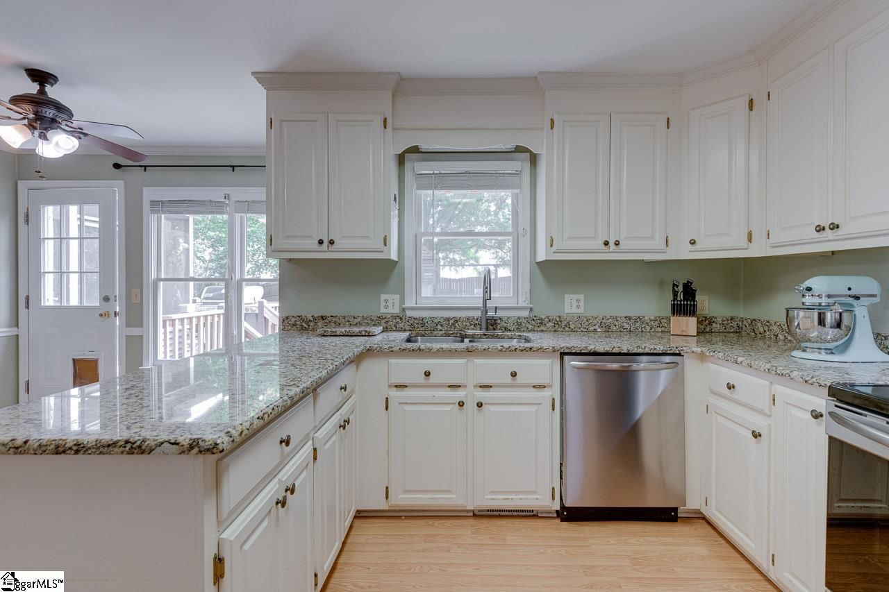 Property image 5 at 302 Woodington Drive, Greenville, SC 29607