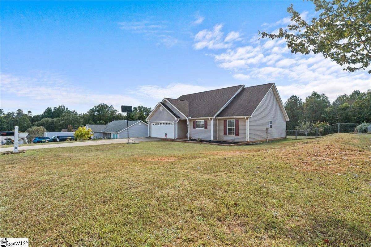 Property image 2 at 10 Natalie Court, Greer, SC 29651