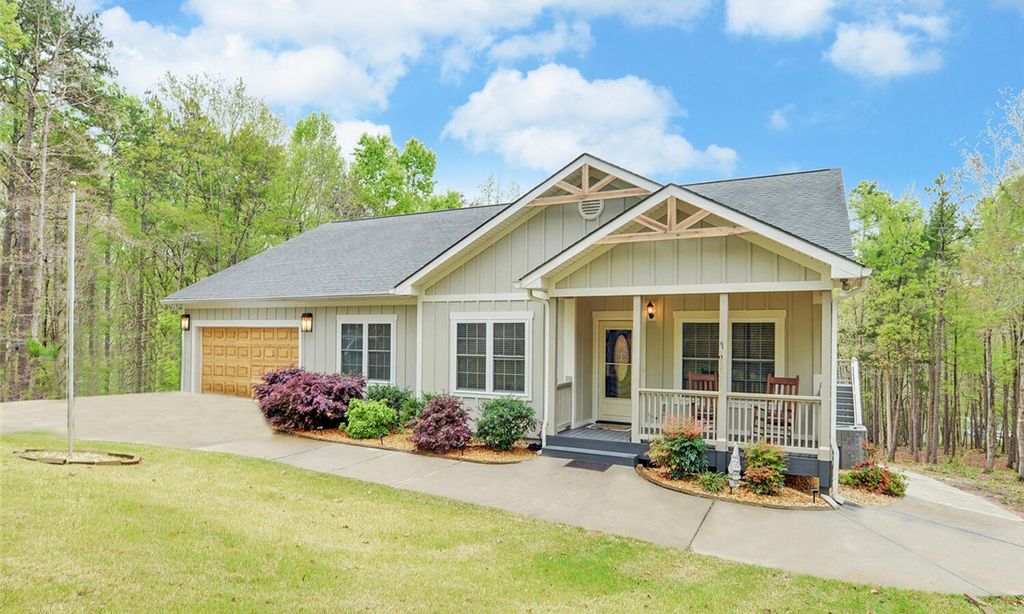 899 Paynes Creek Road