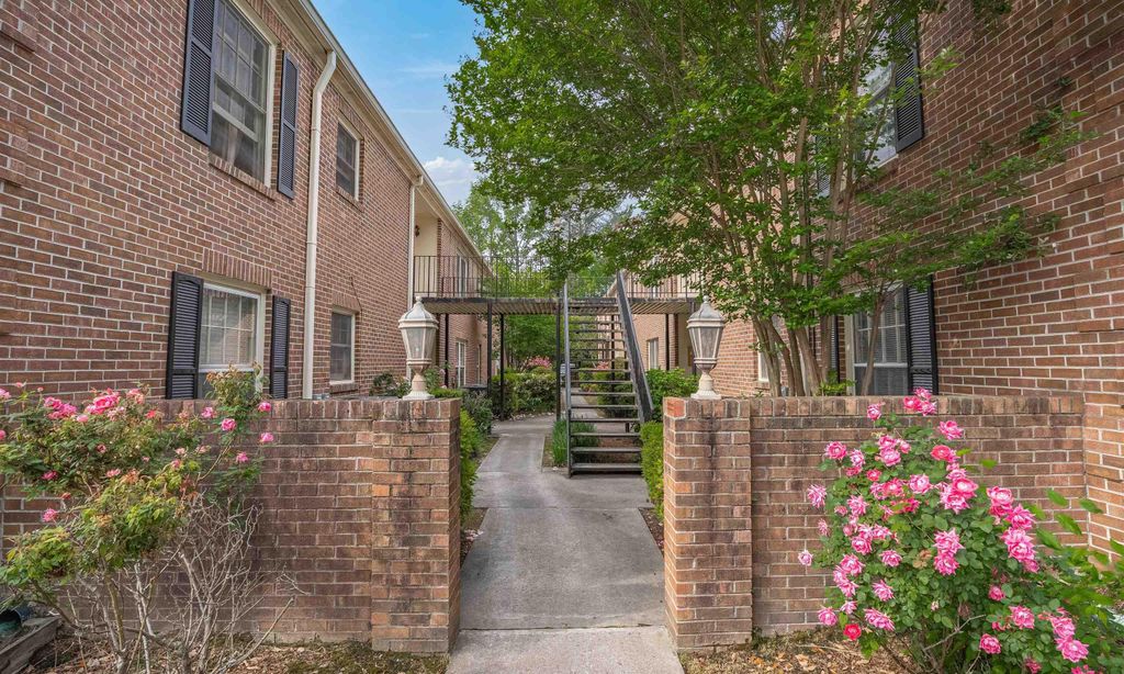 5516 Lakeshore Drive 716
