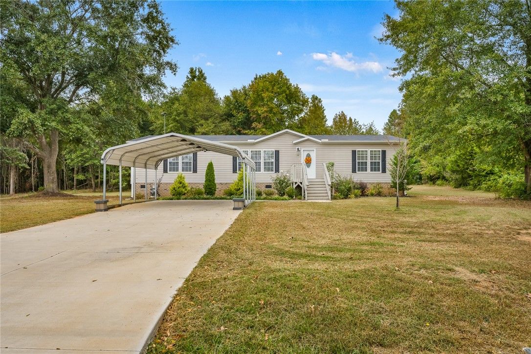 Property image 3 at 105 Twin Oaks Court, Iva, SC 29655