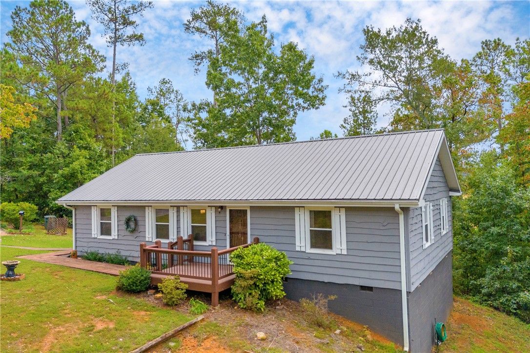 Property image 3 at 1009 Hillsborough Drive, Seneca, SC 29678
