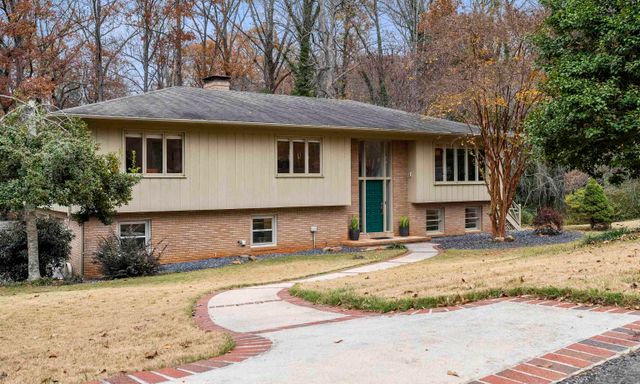 16 Hathaway Circle