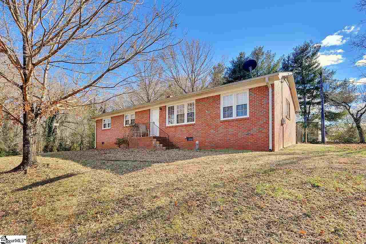 Property image 1 at 2 HOLBURN Lane, Taylors, SC 29687-2118