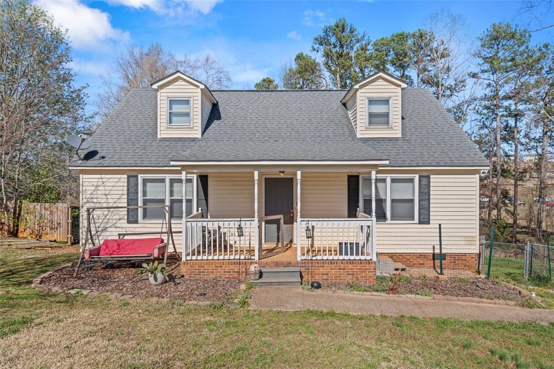 Main image of property at 100 Oak Springs Court, Easley, SC 29640