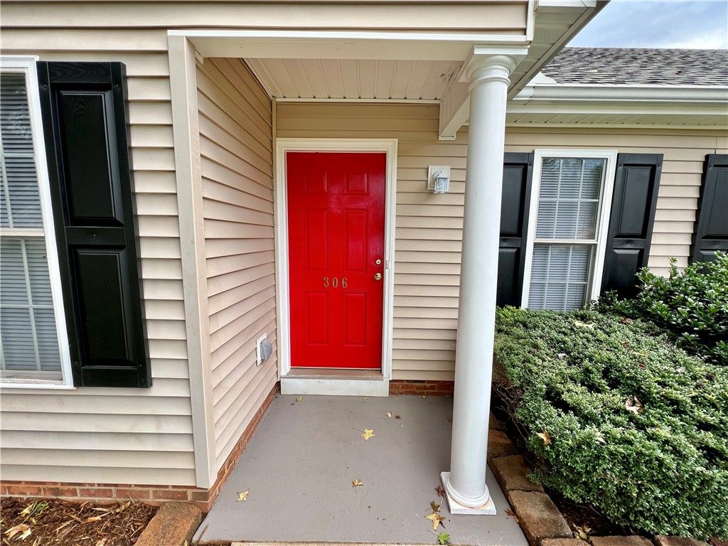 Property image 2 at 306 Royal Avenue, Walhalla, SC 29691