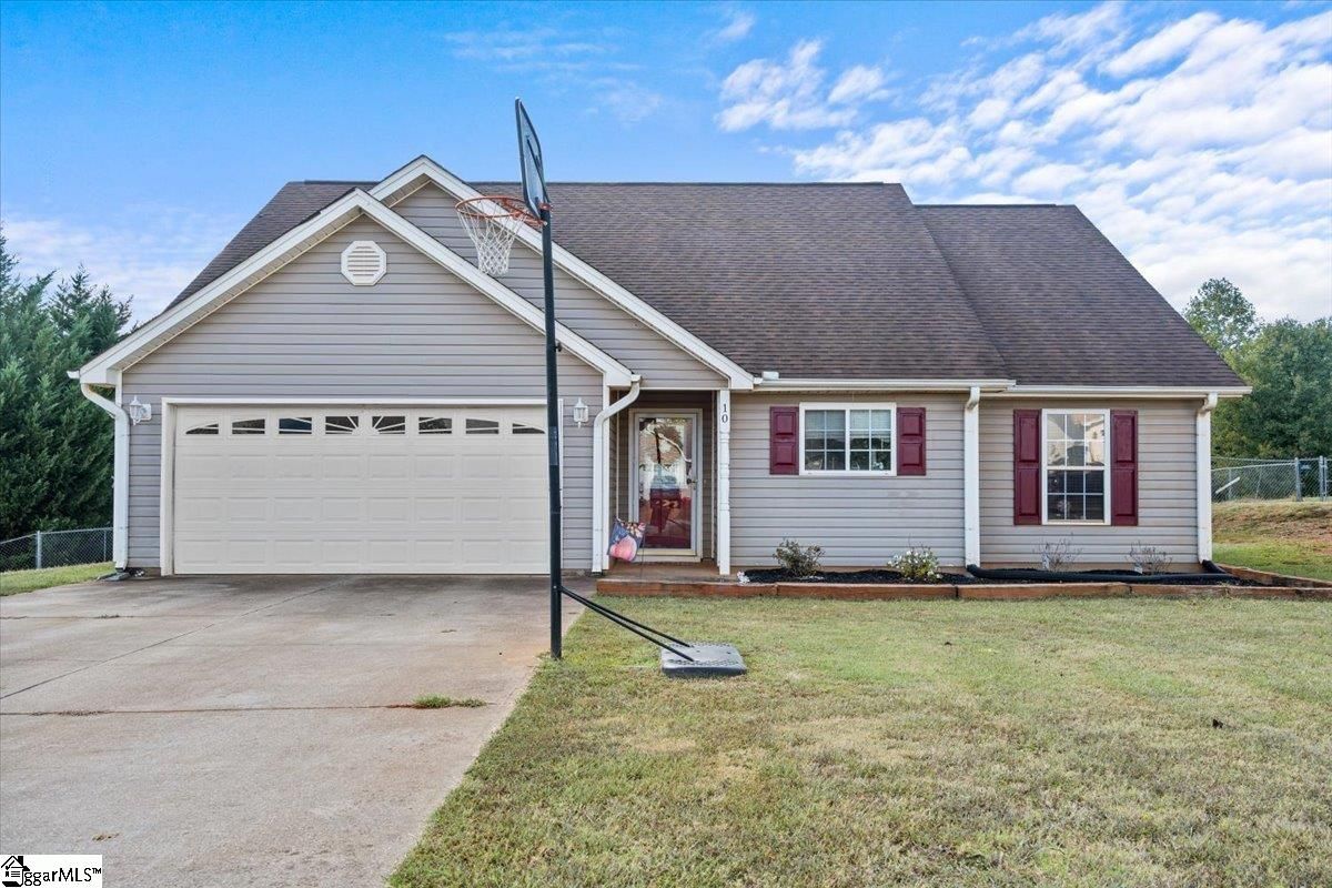 Property image 1 at 10 Natalie Court, Greer, SC 29651