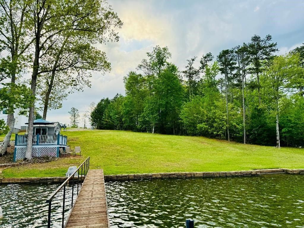 Main image of property at 76 Creekpoint Drive, Abbeville, SC 29620
