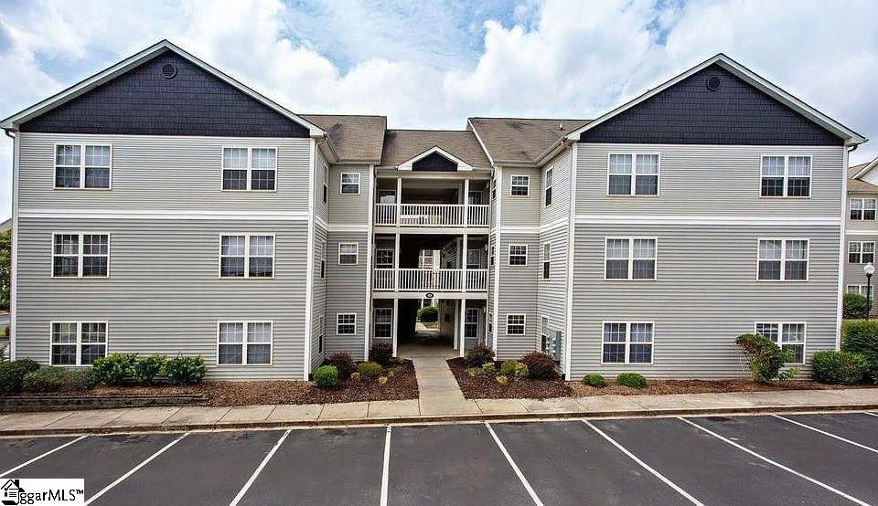 Main image of property at 182 University Village Drive, Central, SC 29630
