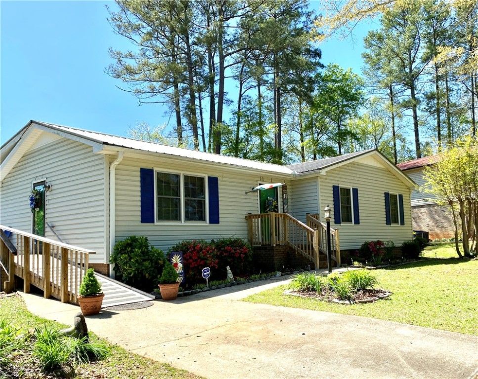 Property image 2 at 124 Cedar Creek Circle, Central, SC 29630