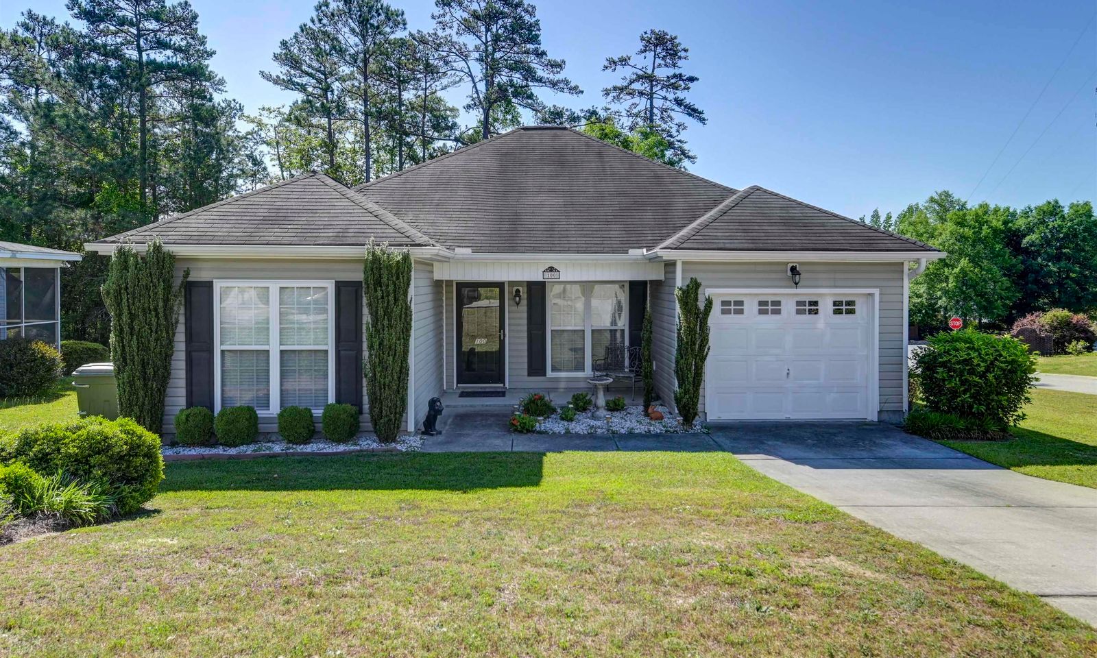 Persimmon Hill, Columbia Community