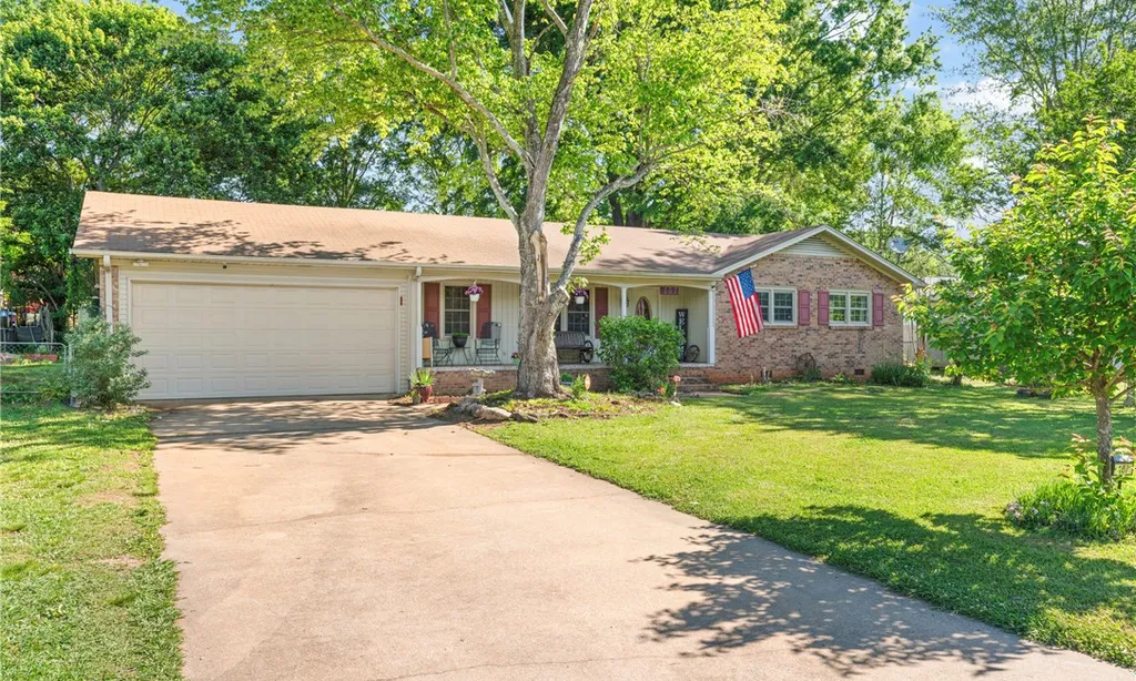 107 Benjamin Avenue